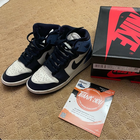 Nike Air Jordan 1 Obsidian - Picture 2 of 5